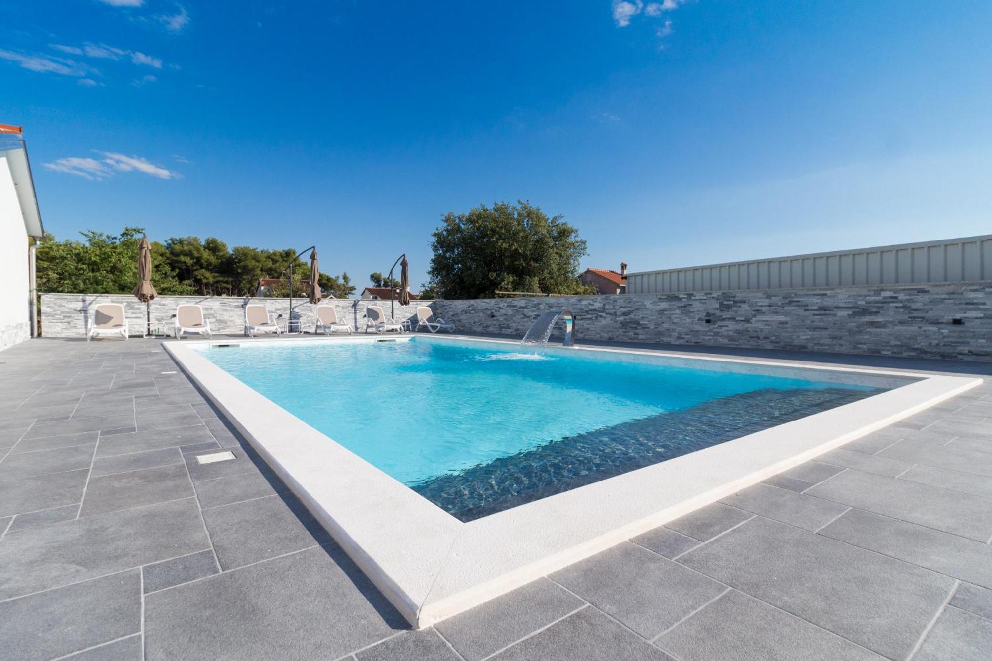 Apartmani Martin Mit Beheiztem Pool With Heated Pool Bibinje Exterior foto